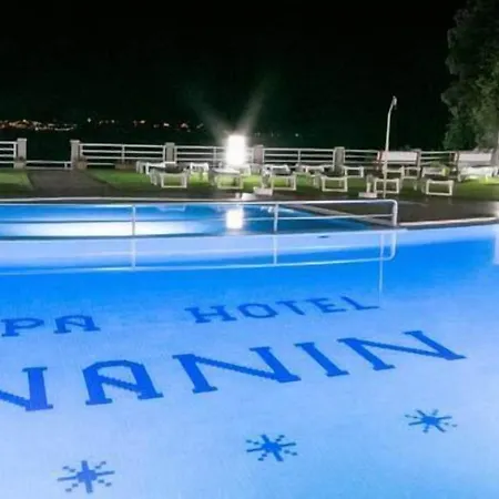 Nanin Playa 3* サンシェンショ